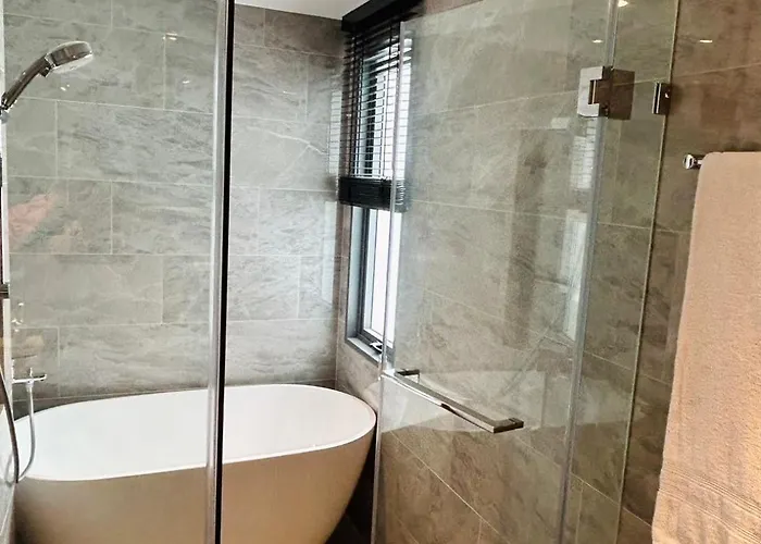 1br Luxury Queen In Sukhumvit,bts And Shuttle Bus Service 招待所 3*